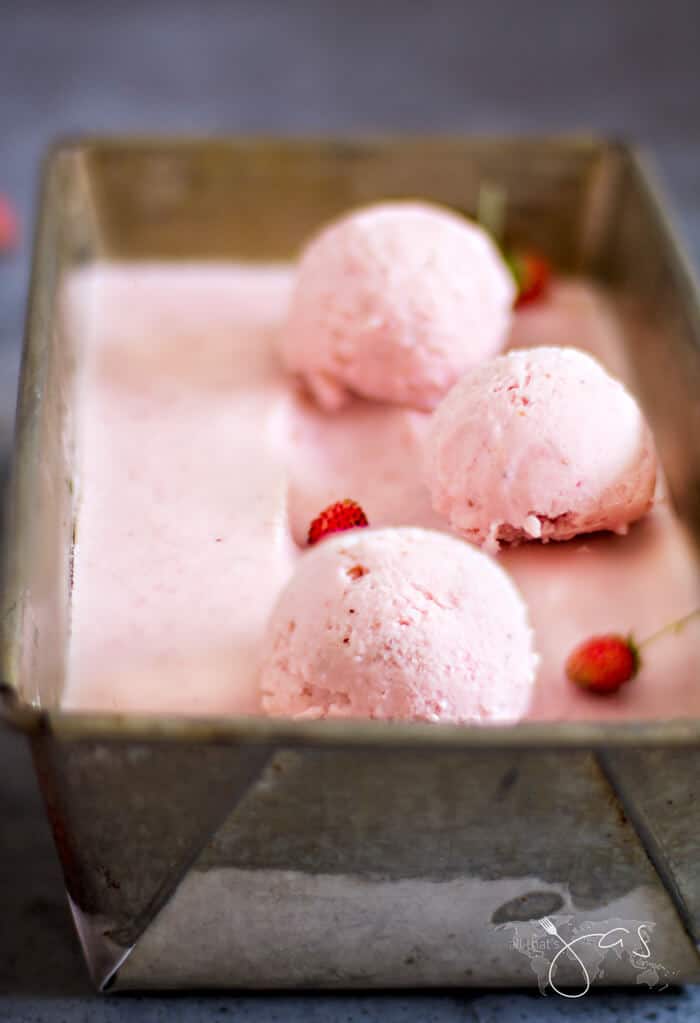 Yogurt ice cream strawberry 3