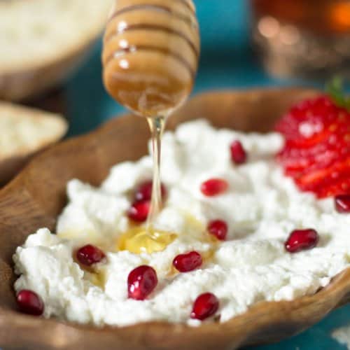 honey farmer's cheese with fruit