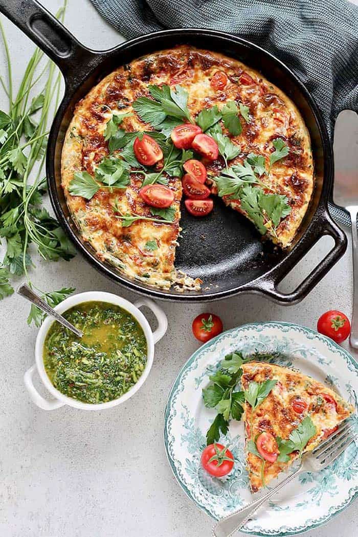 Corn frittata with tomatoes and parsley.