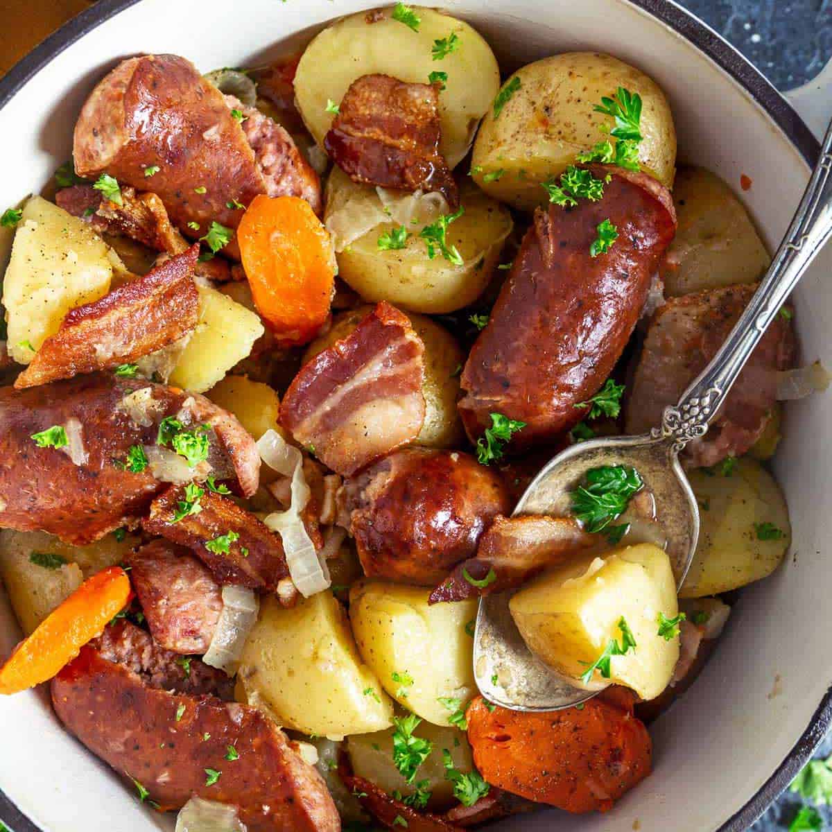 Sausage Stew with Potatoes (Dublin Coddle) 